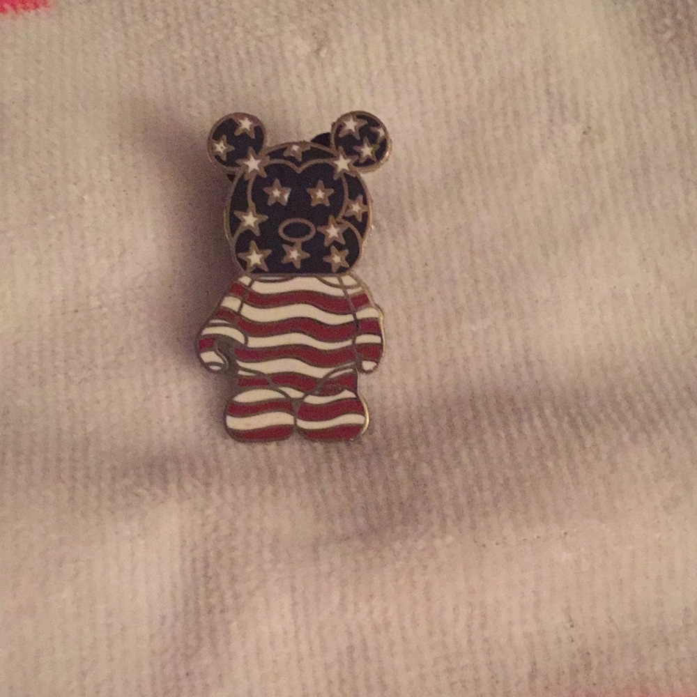 Disney vinylmation pin